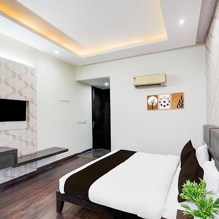 Super Townhouse Sector 51 Noida Near Metro Station Hotell Eksteriør bilde