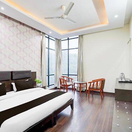 Super Townhouse Sector 51 Noida Near Metro Station Hotell Eksteriør bilde