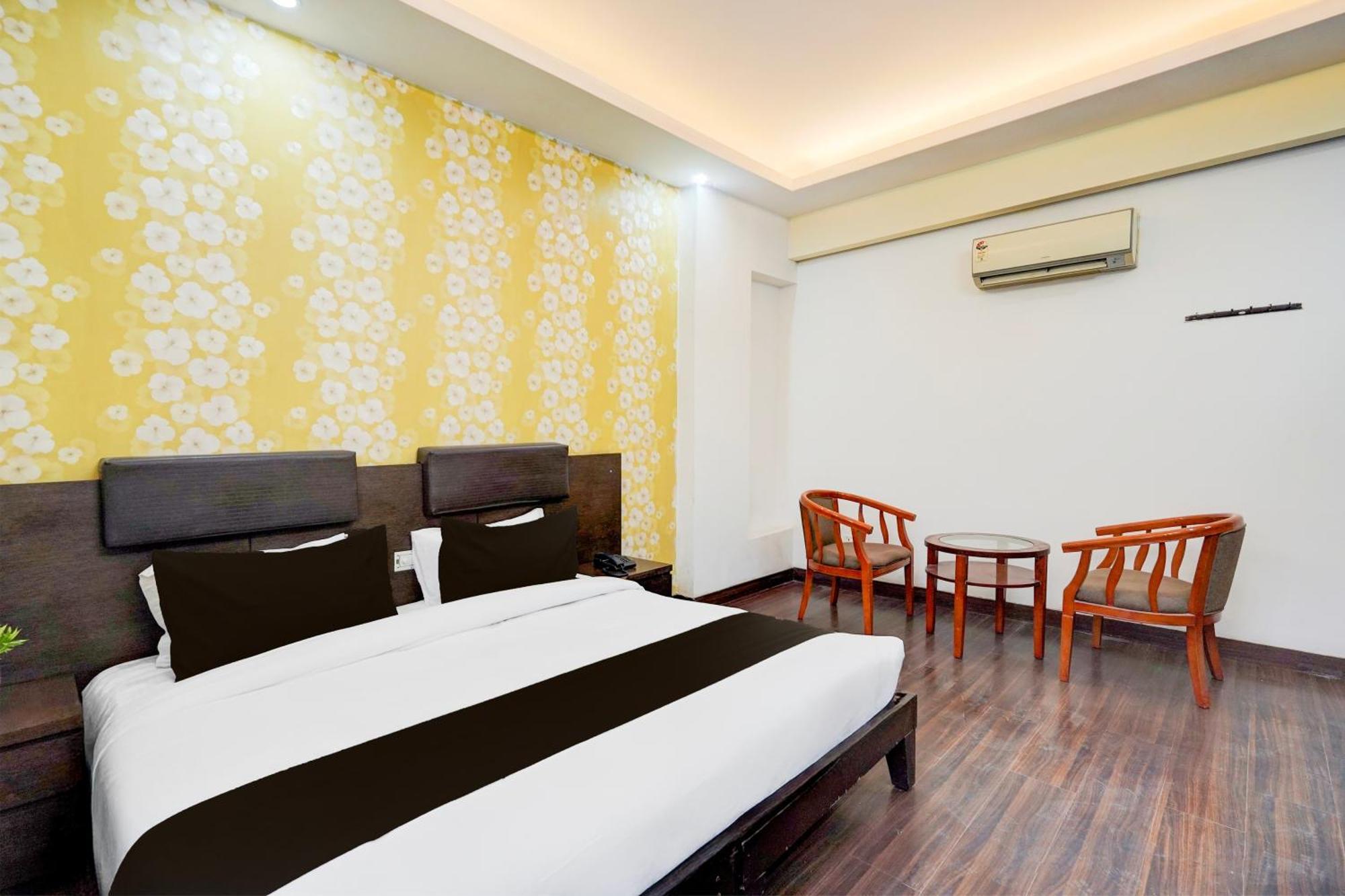 Super Townhouse Sector 51 Noida Near Metro Station Hotell Eksteriør bilde