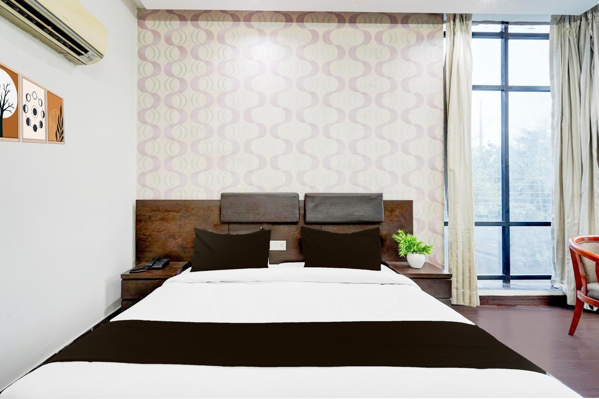 Super Townhouse Sector 51 Noida Near Metro Station Hotell Eksteriør bilde