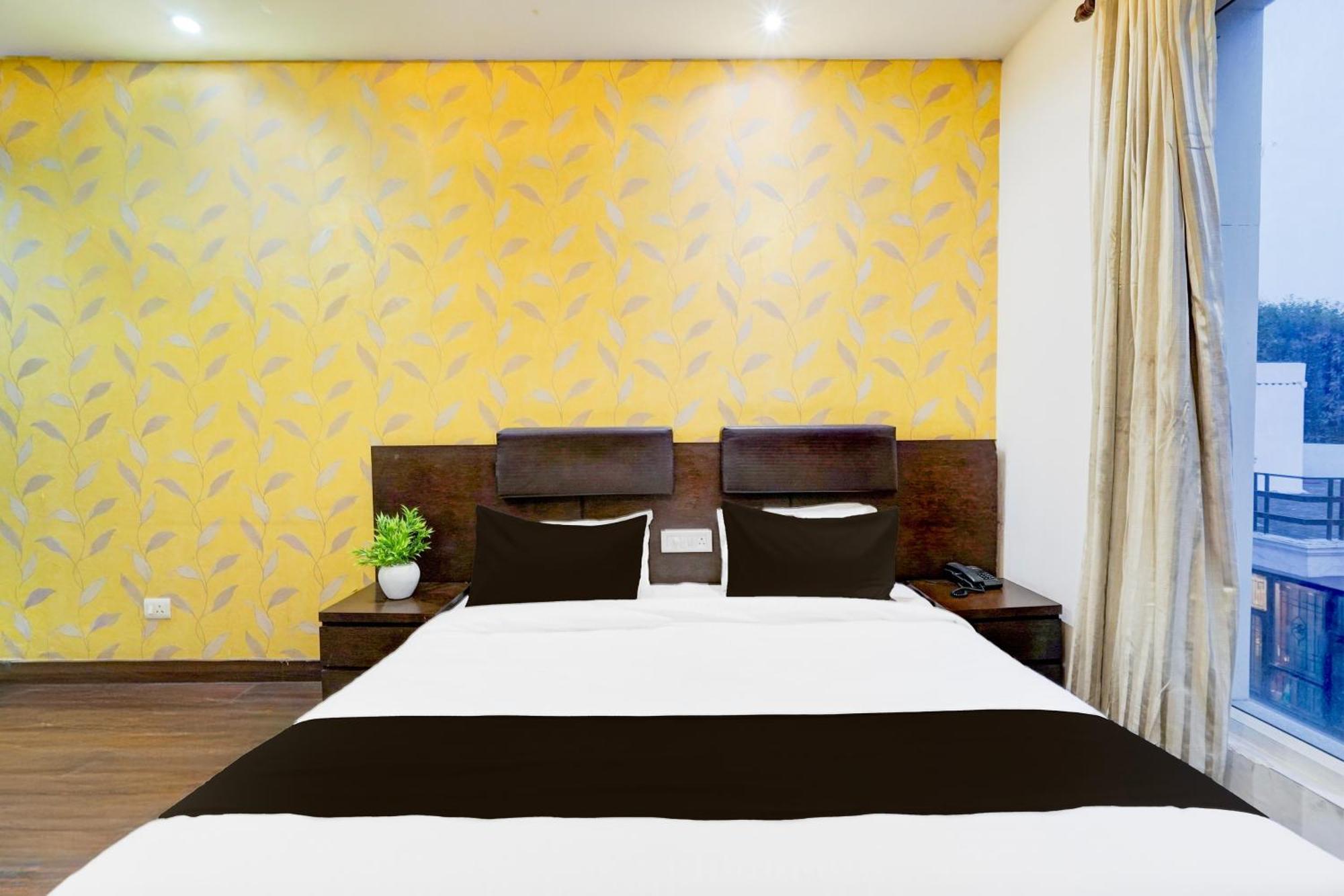 Super Townhouse Sector 51 Noida Near Metro Station Hotell Eksteriør bilde