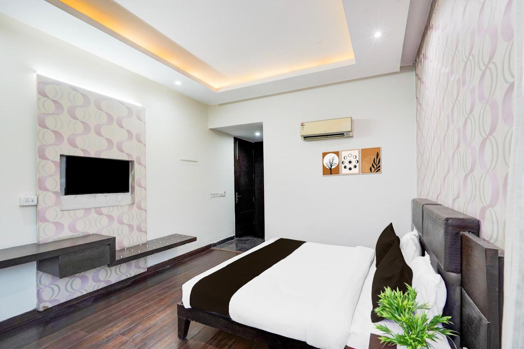 Super Townhouse Sector 51 Noida Near Metro Station Hotell Eksteriør bilde