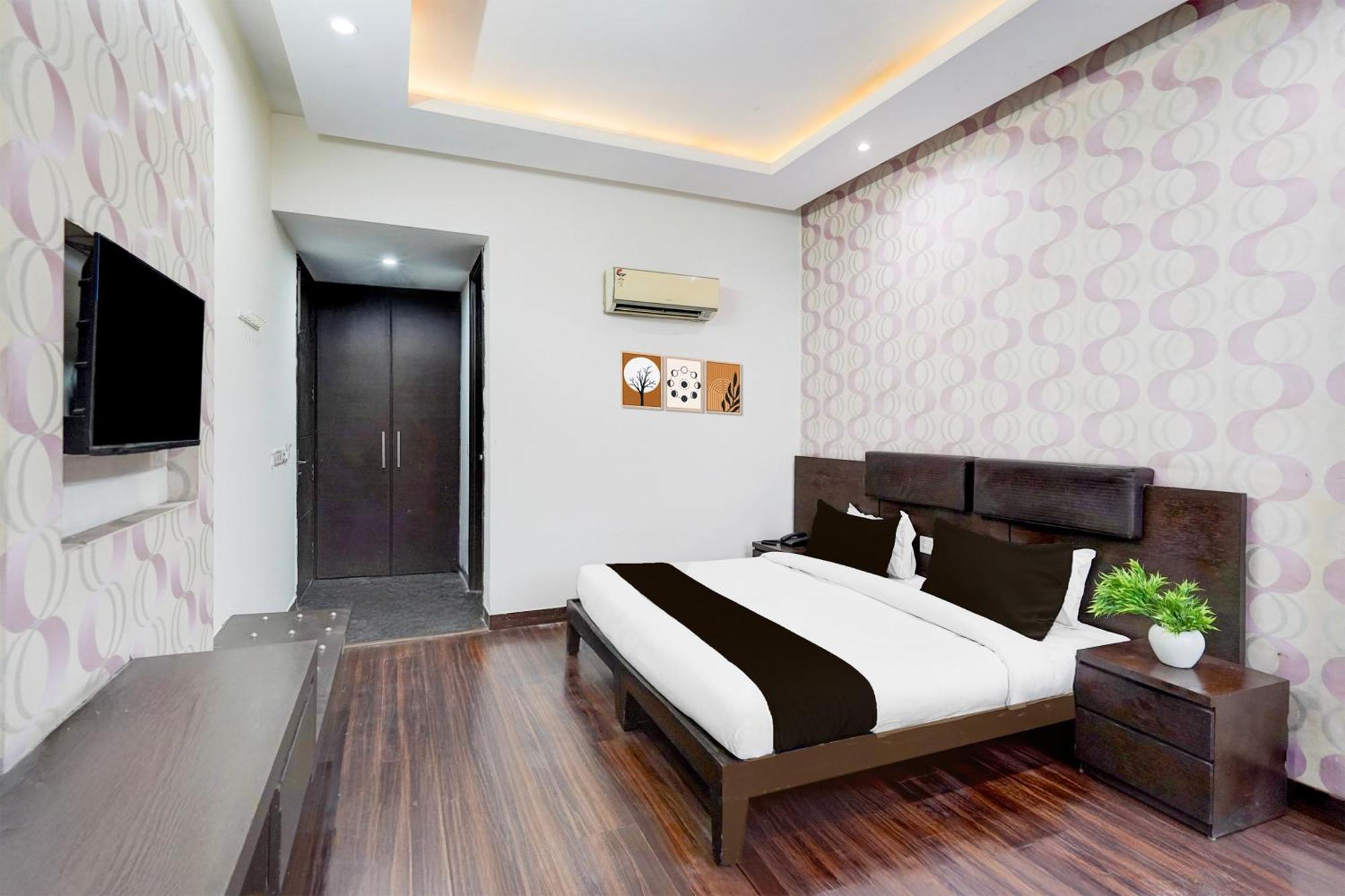 Super Townhouse Sector 51 Noida Near Metro Station Hotell Eksteriør bilde