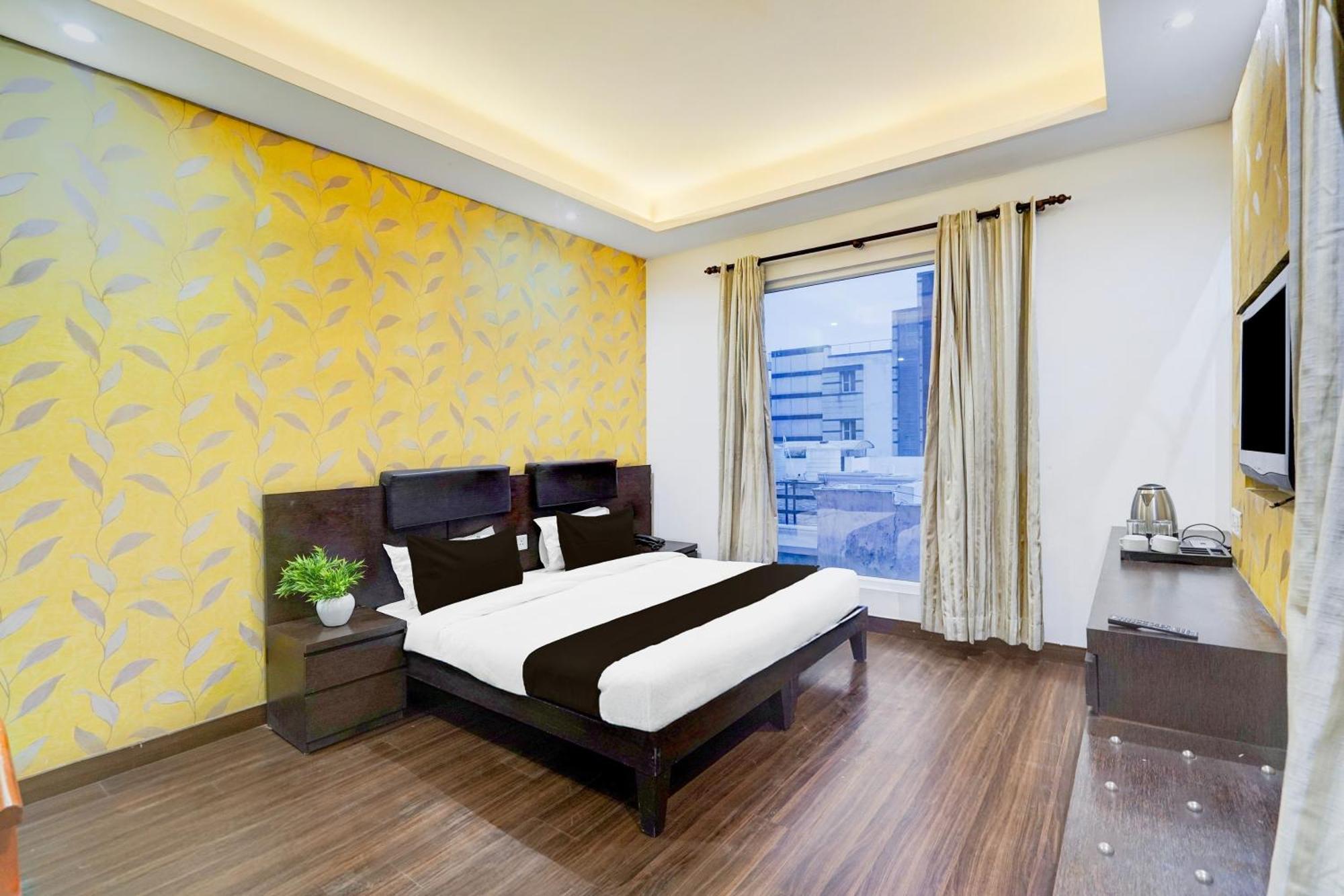 Super Townhouse Sector 51 Noida Near Metro Station Hotell Eksteriør bilde