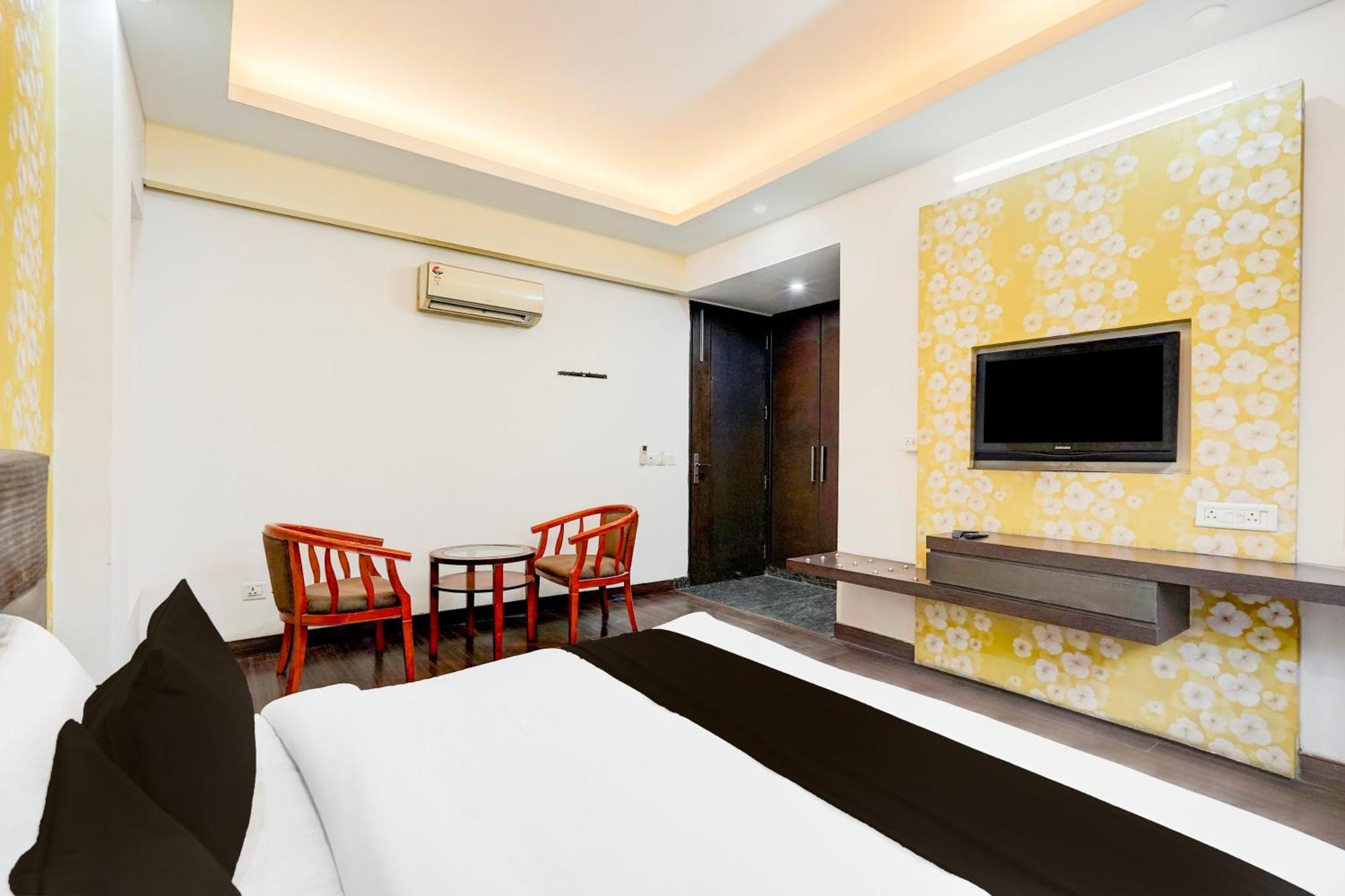 Super Townhouse Sector 51 Noida Near Metro Station Hotell Eksteriør bilde