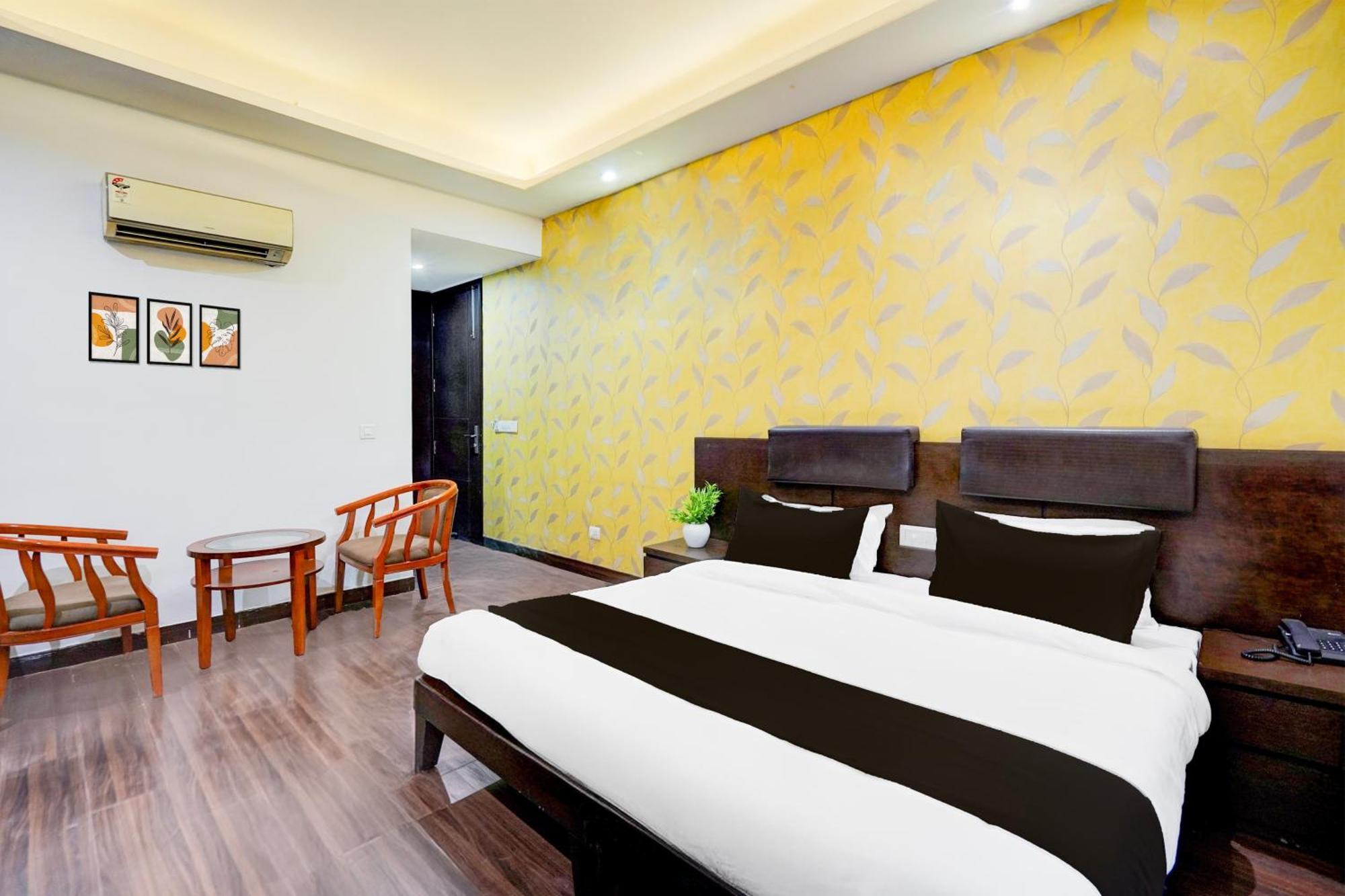 Super Townhouse Sector 51 Noida Near Metro Station Hotell Eksteriør bilde