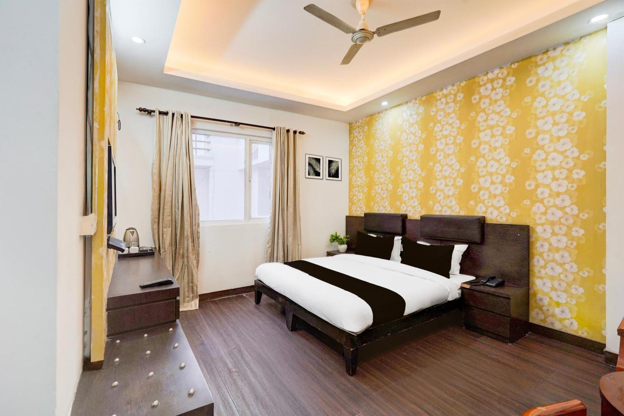 Super Townhouse Sector 51 Noida Near Metro Station Hotell Eksteriør bilde
