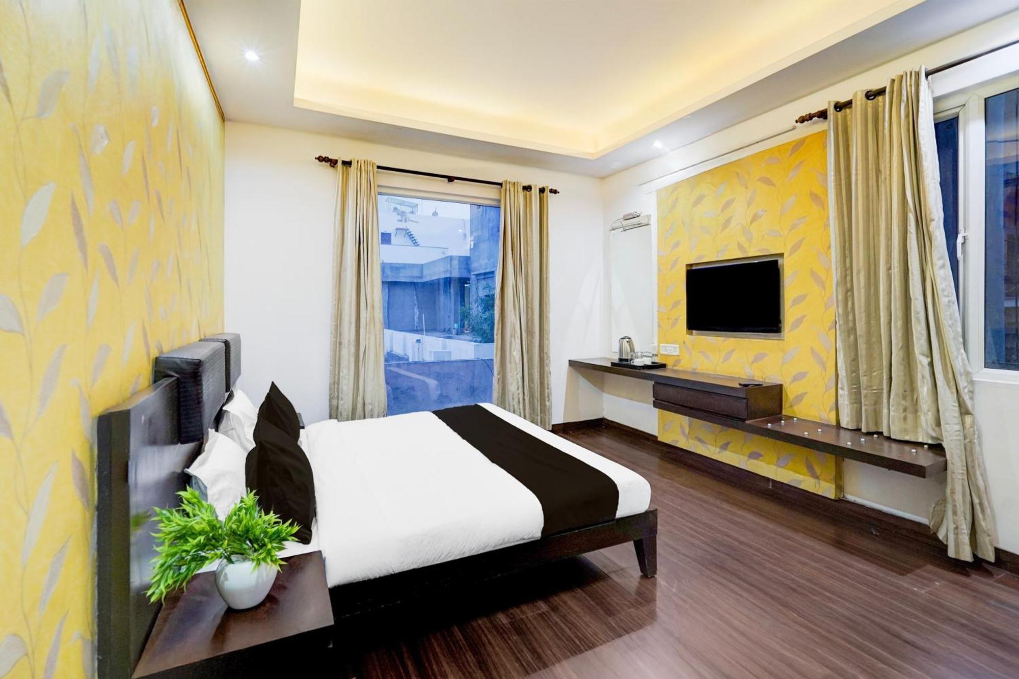 Super Townhouse Sector 51 Noida Near Metro Station Hotell Eksteriør bilde