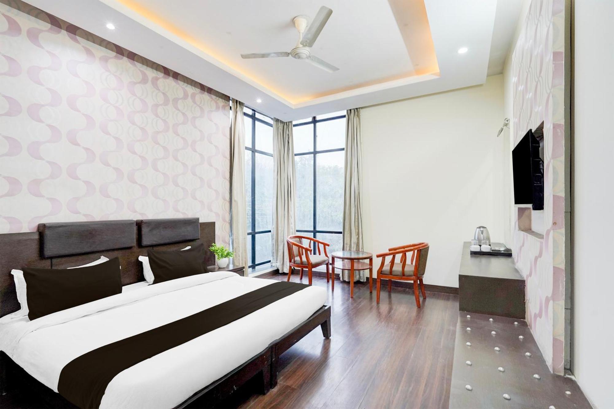 Super Townhouse Sector 51 Noida Near Metro Station Hotell Eksteriør bilde