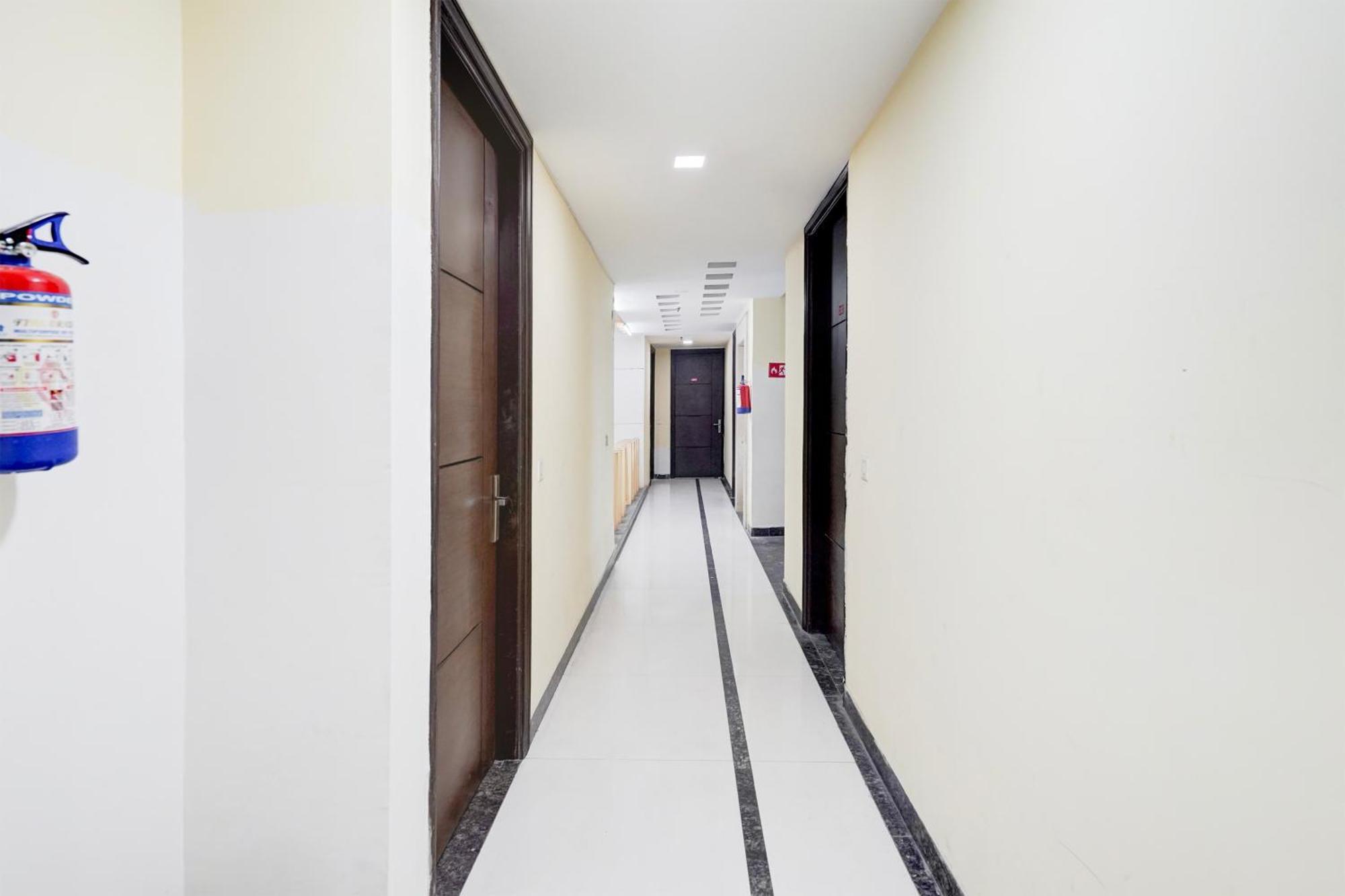 Super Townhouse Sector 51 Noida Near Metro Station Hotell Eksteriør bilde