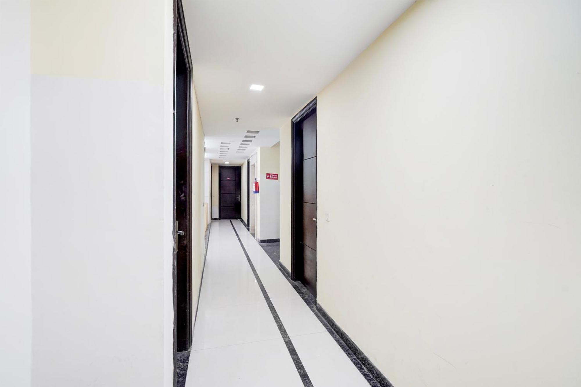 Super Townhouse Sector 51 Noida Near Metro Station Hotell Eksteriør bilde