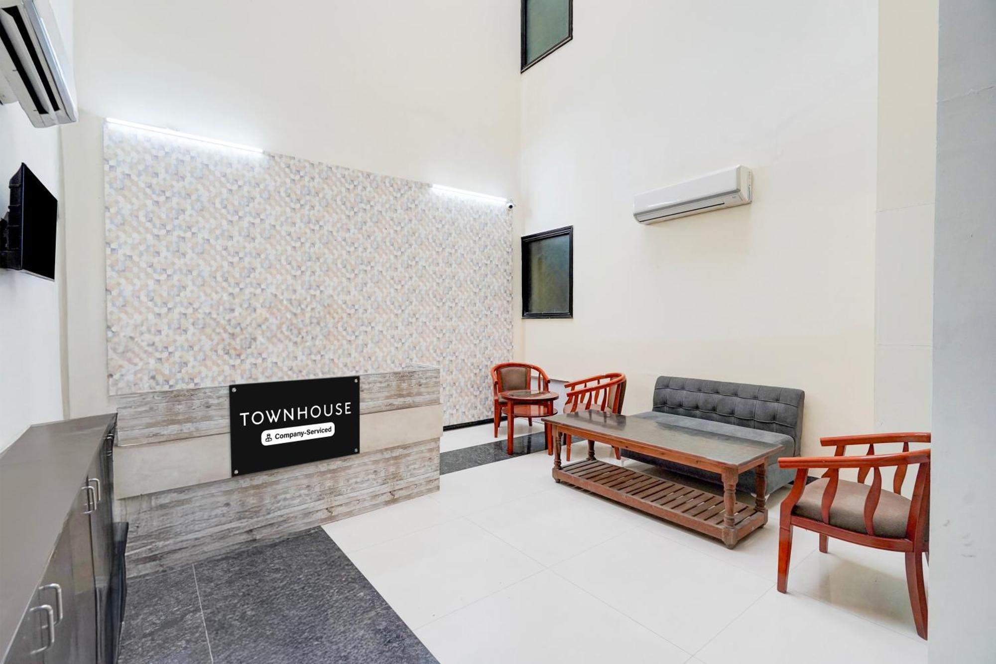 Super Townhouse Sector 51 Noida Near Metro Station Hotell Eksteriør bilde