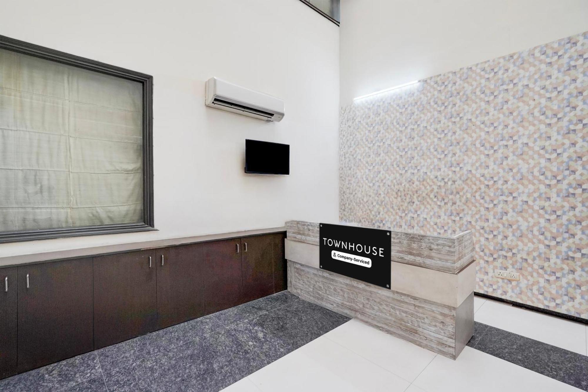 Super Townhouse Sector 51 Noida Near Metro Station Hotell Eksteriør bilde